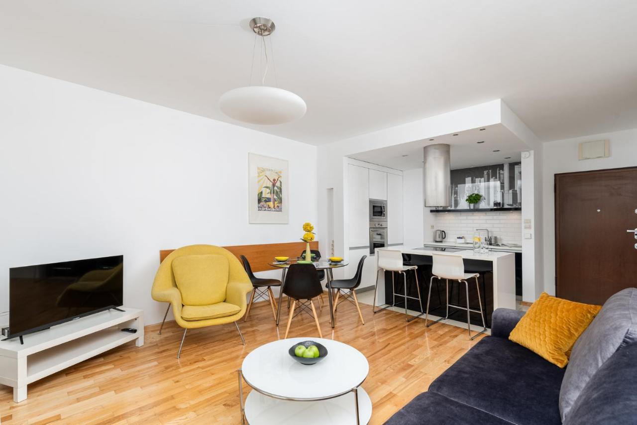 Modern With Free Parking Spot Apartament
